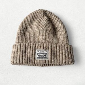 Levi Strauss & Co. Backpatch Beanie in Ecru and White